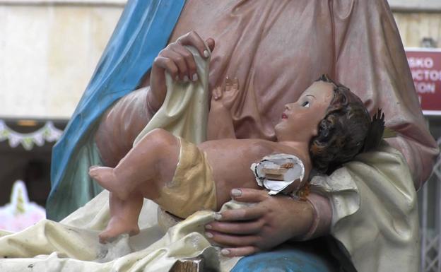 El 'Niño Jesús' se queda sin un brazo y el viento destroza parte del portal de Belén de la capital leonesa