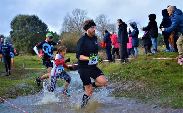 El I Cross Navideño de Lorenzana cautivó a más de 200 corredores