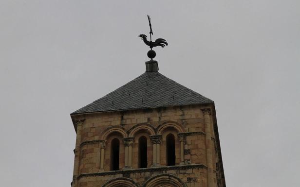 Así bajará una gran grúa la veleta de la torre de San Esteban (Segovia), que puede pesar 500 kilos