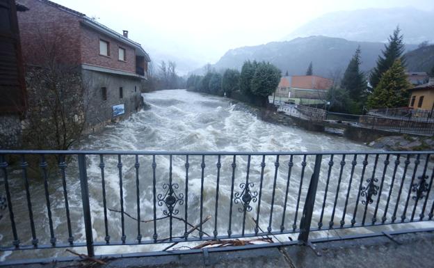 La Guardia Civil auxilia a 89 personas durante las inundaciones y desalojó una residencia de ancianos