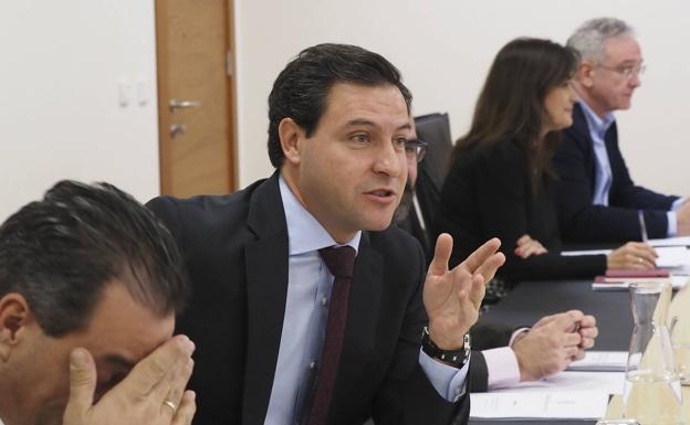 De la Hoz entiende que la moción de León «define a la perfección» al PSOE y lamenta que sea «la banda que quería gobernar en Castilla y León»