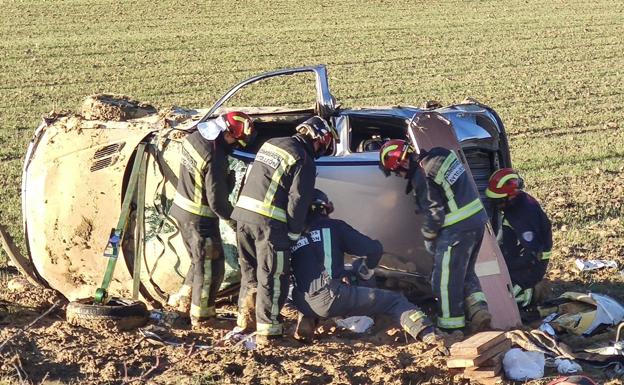 Dos personas fallecidas tras una salida de vía con su vehículo en San Pedro de Valderaduey