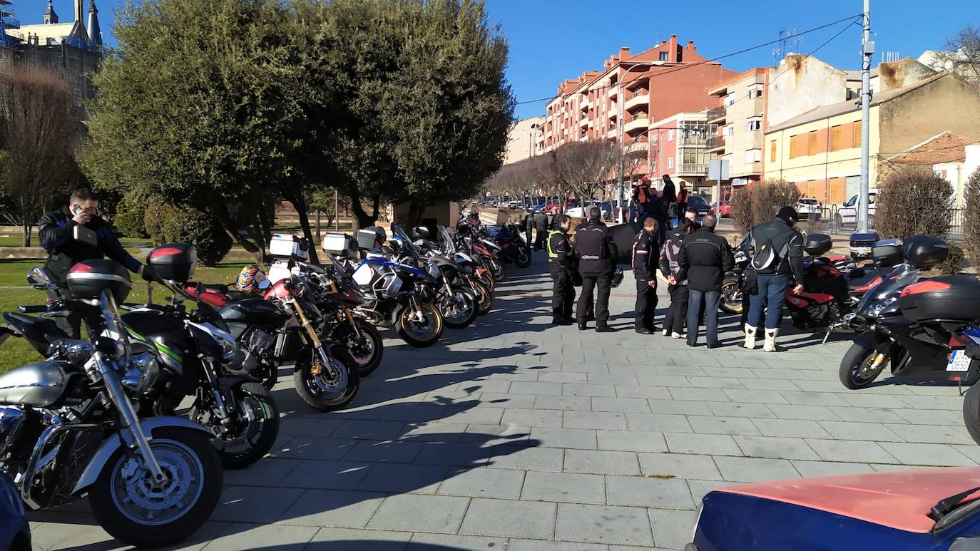 Moteros despiden el año en el Monumento en Honor al Motorista en Astorga