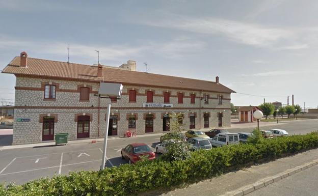 El PSOE de Sahagún insta a Fomento a buscar una solución para no cerrar la venta presencial de billetes de tren