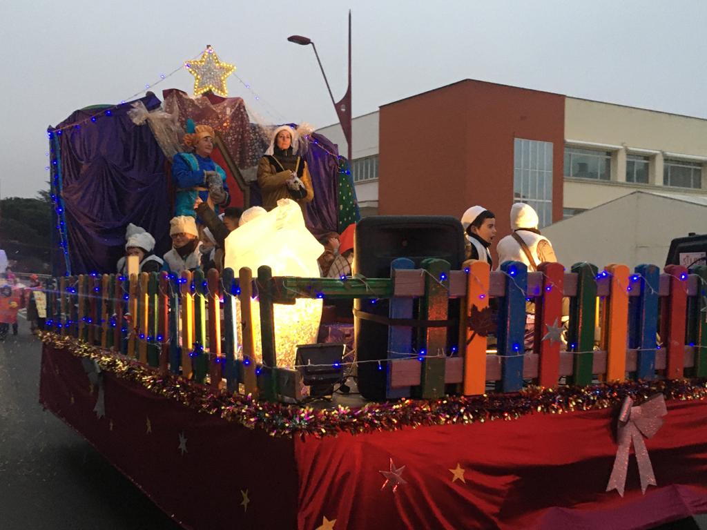 Los pajes reales recogen las últimas peticiones en San Andrés