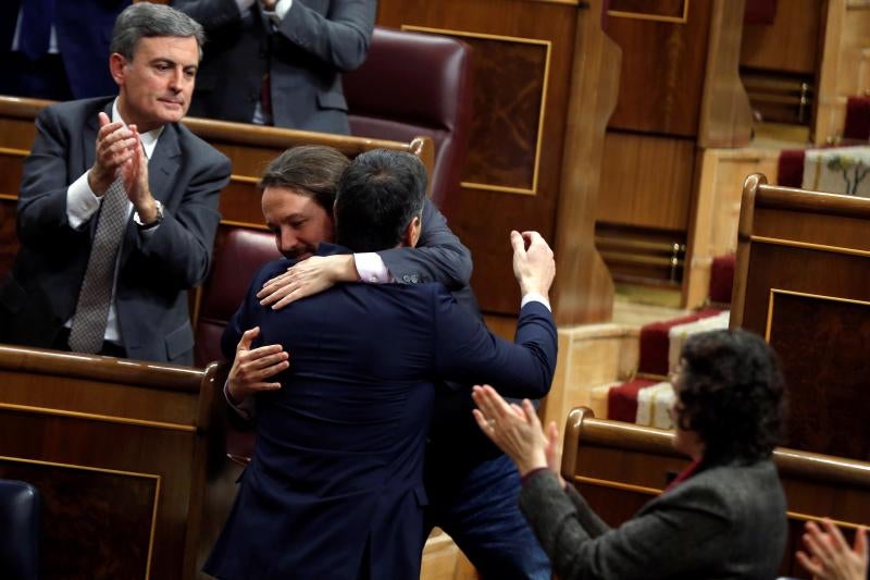 Sánchez amarra la investidura tras una tormenta parlamentaria