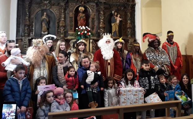 Cuadros vive un año más la magia de sus Majestades de Oriente