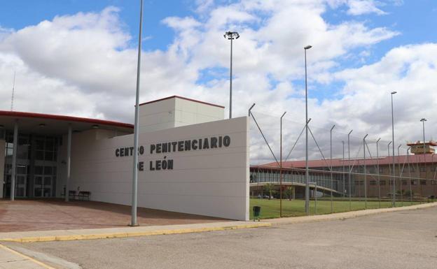 Un preso agrede a otro en la cárcel de Villahierro por colarse en la cola del consultorio médico