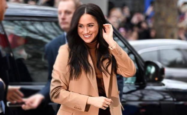 El look español y asequible de Meghan Markle y otros diseños que aún puedes encontrar en tiendas