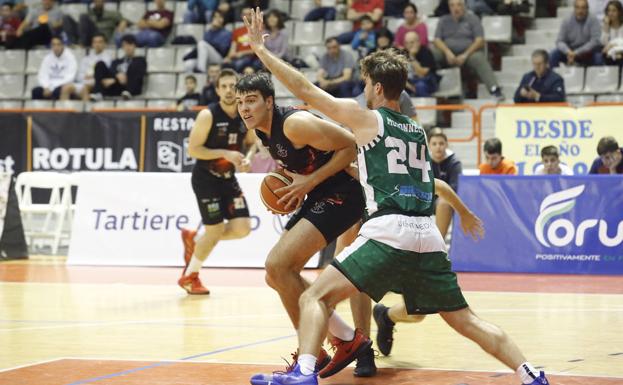 El imparable Ciudad de Ponferrada sigue mirando hacia arriba