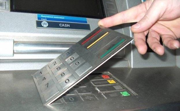 La Guardia Civil alerta de la estafa del teclado falso en los cajeros