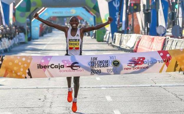 Valencia eleva al 'mesías' del fondo keniano