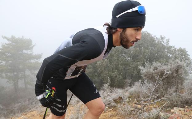 Los destellos de Pablo Villa y Oihana Kortazar vencen a la niebla en la Transcandamia