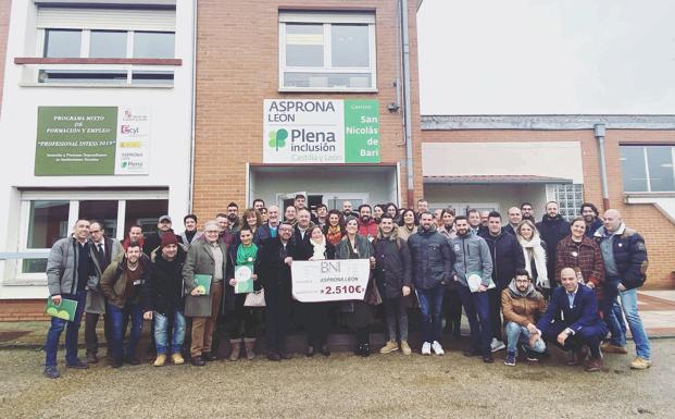 BNI hace entrega de la recaudacion de su 'Gala Solidaria' a Asprona-León