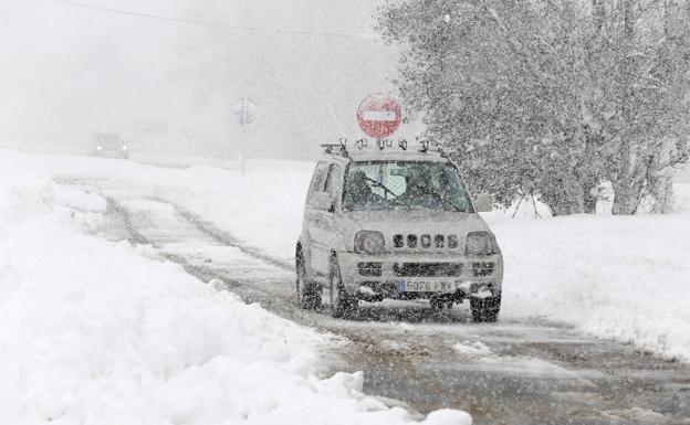 El temporal condiciona el tráfico en la N-630 entre Arbás del Puerto y Villamanín