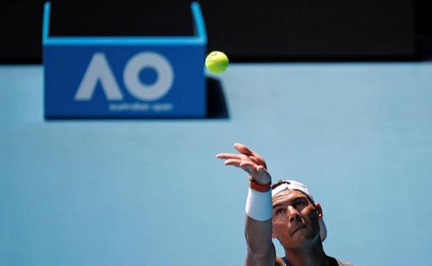 Nadal avista a Federer en Australia