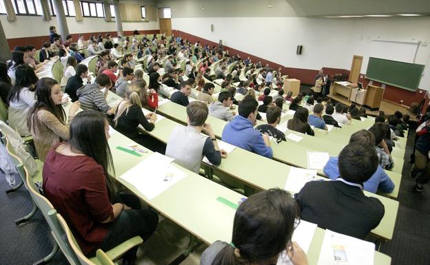 Las universidades deciden revisar el actual modelo de Selectividad «a la espera» de que les convoque el Gobierno