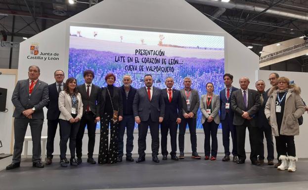 La Diputación estudia con Aena en Fitur las posibles conexiones desde León a Europa y el resto del mundo