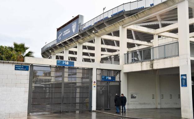 La policía entra en las instalaciones de La Rosaleda por orden judicial