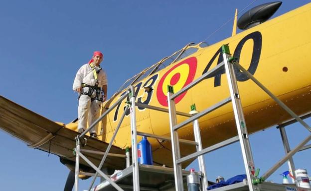Denuncian el impago de la última restauración del avión T6 Texan de León capital