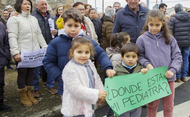 Tudanca apuesta por que «los médicos se queden en los pueblos y se blinde la sanidad rural»