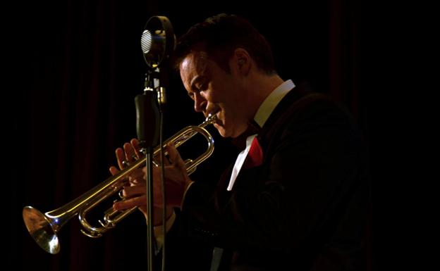 El leonés Javier Arias ofrece un concierto el Teatro Municipal de La Bañeza