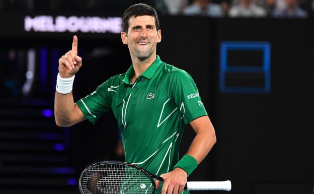 Djokovic eclipsa a Federer y acecha su octavo título