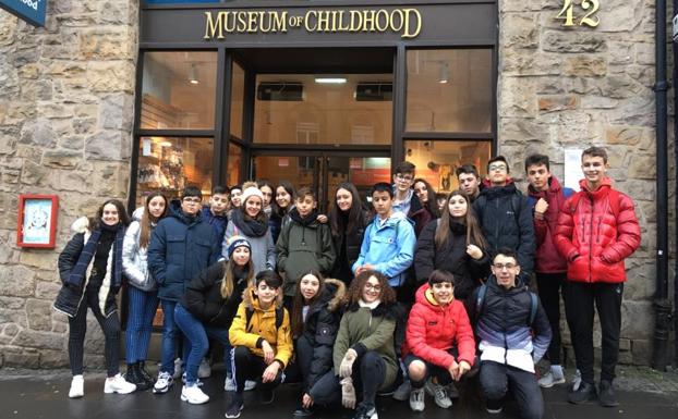 Alumnos del Colegio San Juan de la Cruz pasan una semana en Edimburgo para mejorar su inglés