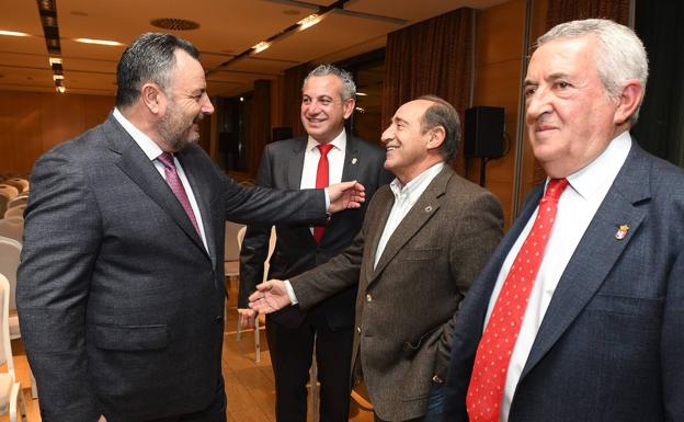 La Diputación de León abre las puertas de la provincia en Sevilla