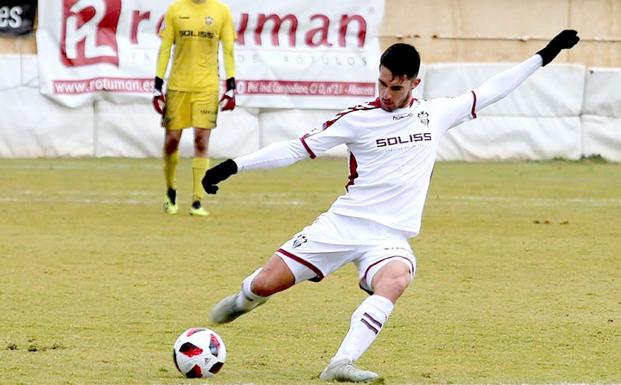 La Cultural ficha al defensa Ángel Moreno y espera al delantero Héctor Hernández