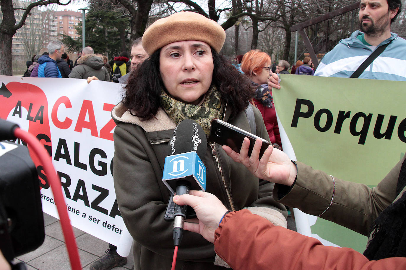 Manifestación en contra de la caza con galgos en León