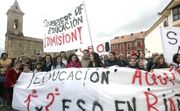 El PSOE denuncia la intención de seguir eliminado personal docente en los pueblos de León