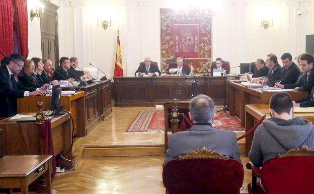 «Solo cumplía órdenes», afirma la acusada por el 'chiringuiTo financiero'