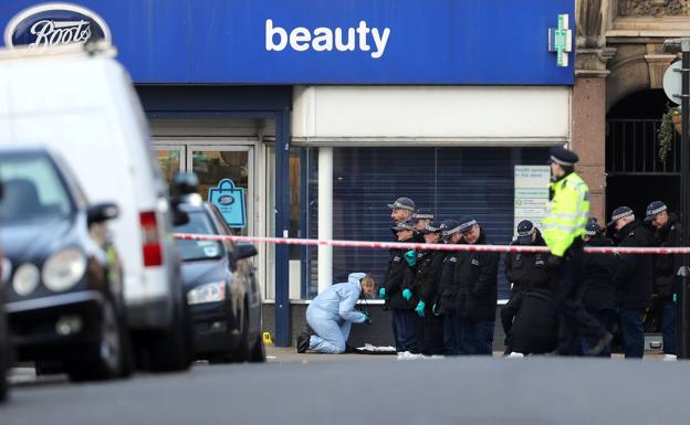 El terrorista de Streatham se radicalizó en la cárcel, según su madre