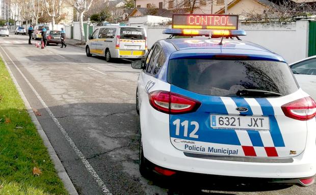 Denunciados tres nuevos puestos del mercado de abastos de Ponferrada por no recoger sus restos de basura