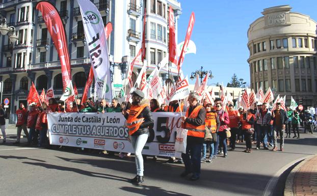 Los funcionarios autonómicos, a la calle: «Mañueco debe ser de letras, no entiende lo de las 35 horas»