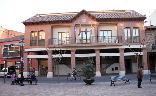 Santa María del Páramo arreglará el tejado de la casa consistorial