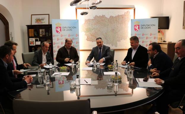 Aleop solicita a la Diputación mayor celeridad en el desarrollo del plan de inversiones e infraestructuras en la provincia