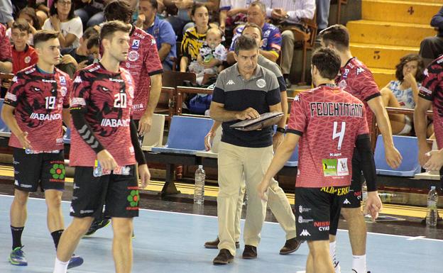 Cadenas quiere sacar rendimiento a las alternativas defensivas ante el Nantes