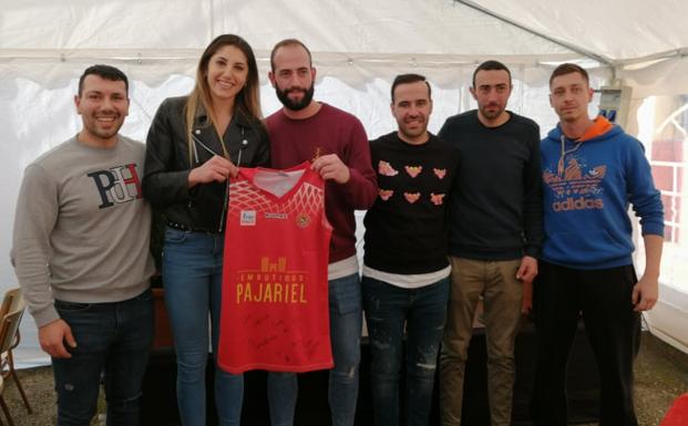 Vicky Llorente luce como mantenedora en el II Certamen del Botillo de Peñadrada del Sil