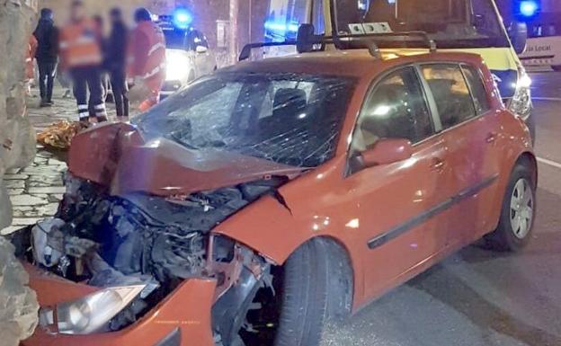 La muralla de León no presenta daños tras el impacto sufrido por un vehículo fuera de control