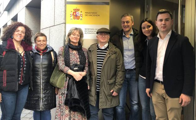 El PSOE de La Pola se reúne con la Secretaría de Financiación para solucionar su complicada situación económica