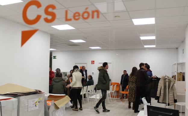 El sector oficialista de Cs León se impone a los críticos por más del 60% y respalda a Arrimadas