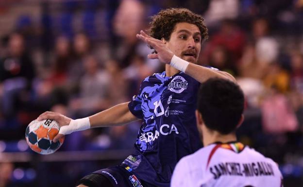 Acacio cree que «no hay que bajar los brazos» pese a la derrota en Copa EHF