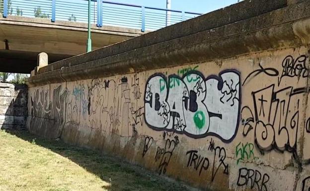 Identifican a dos jóvenes por realizar grafitis en edificios de la zona norte de León capital