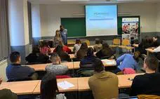 Internos del Centro Penitenciario de León realiza un servicio comunitario en la Facultad de Educación Social