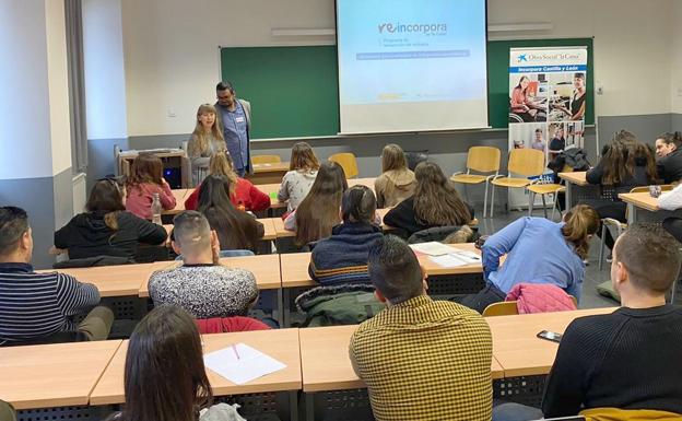 13 internos del Centro Penitenciario de León realizan un servicio comunitario en la Facultad de Educación Social