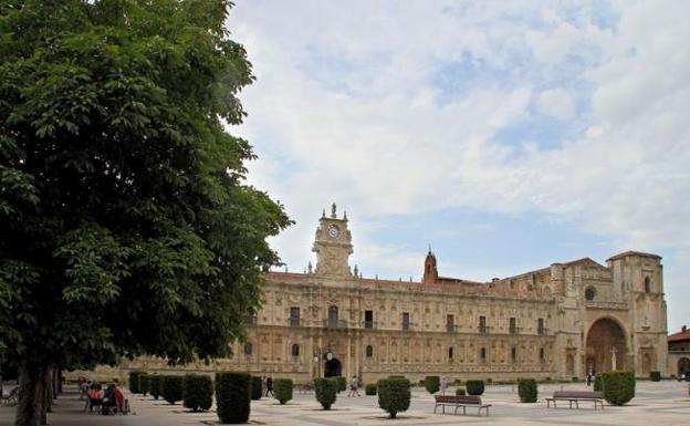 Paradores ofrece a los empleados de San Marcos coger ahora las vacaciones al no poder volver al hostal