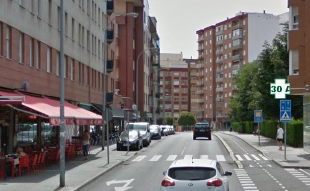 Piden dos años de prisión a una mujer que amenazó e intentó apuñalar a otra tres veces en el abdomen