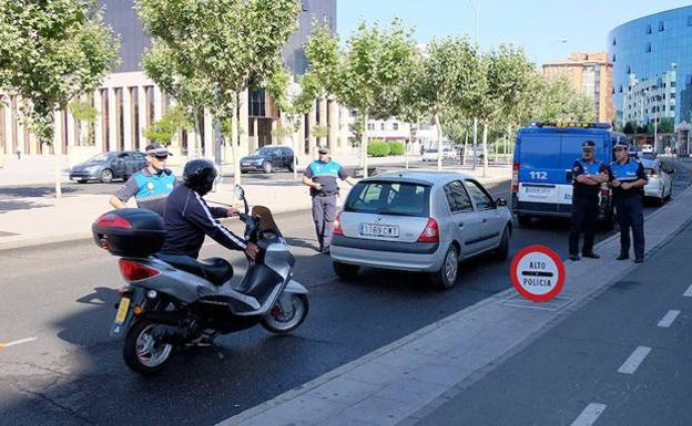 Detienen en León a un conductor que portaba 920 gramos de marihuana oculta en el maletero